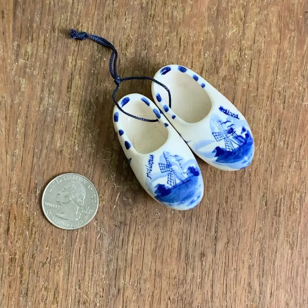 Holland Souvenir Miniature 2” Porcelain Dutch‎ Shoes Blue & White hand painted